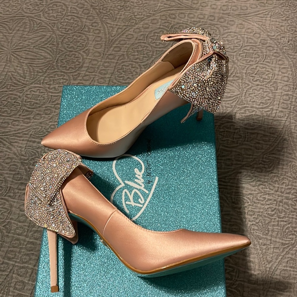 Betsy Johnson Bryn Nude Satin size 8